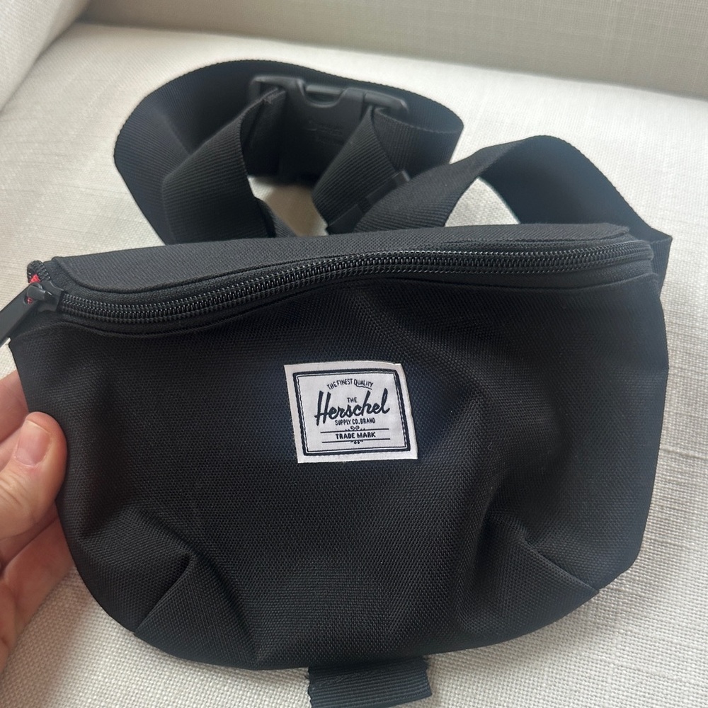 NEW Herschel Black Waist Pack / Fanny Pack | Adjustable Strap - Picture 3 of 10